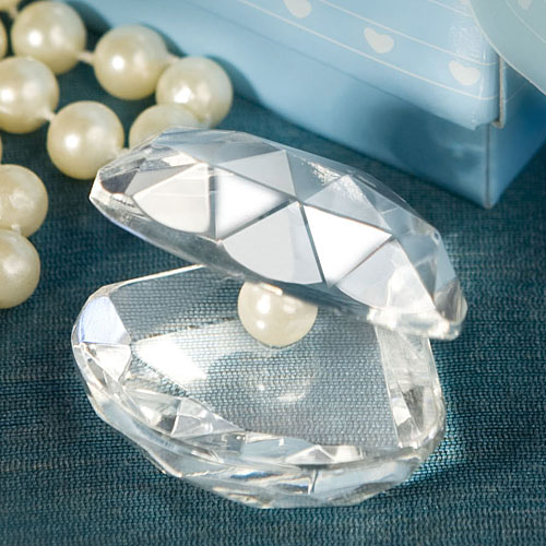  day at the beach with these Choice Crystal Clamshell Wedding Favors
